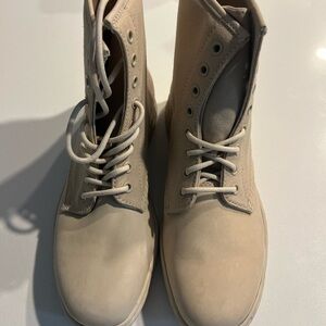 Newton Men's Cream Lace-Up Boots